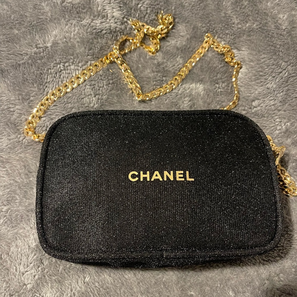 Chanel Holiday Bag With Crossbody Gold Chain Gem